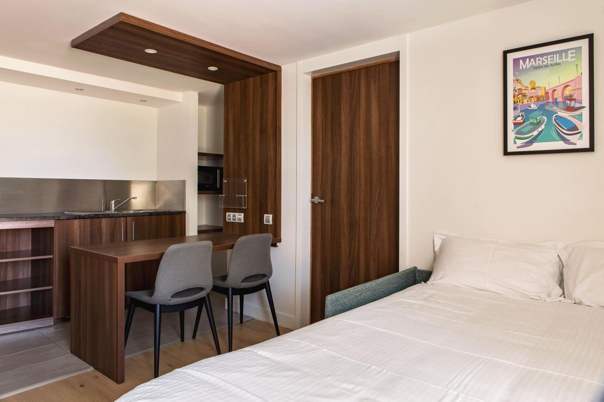 Holiday Inn - Marseille Airport By Ihg Vitrolles  Bagian luar foto