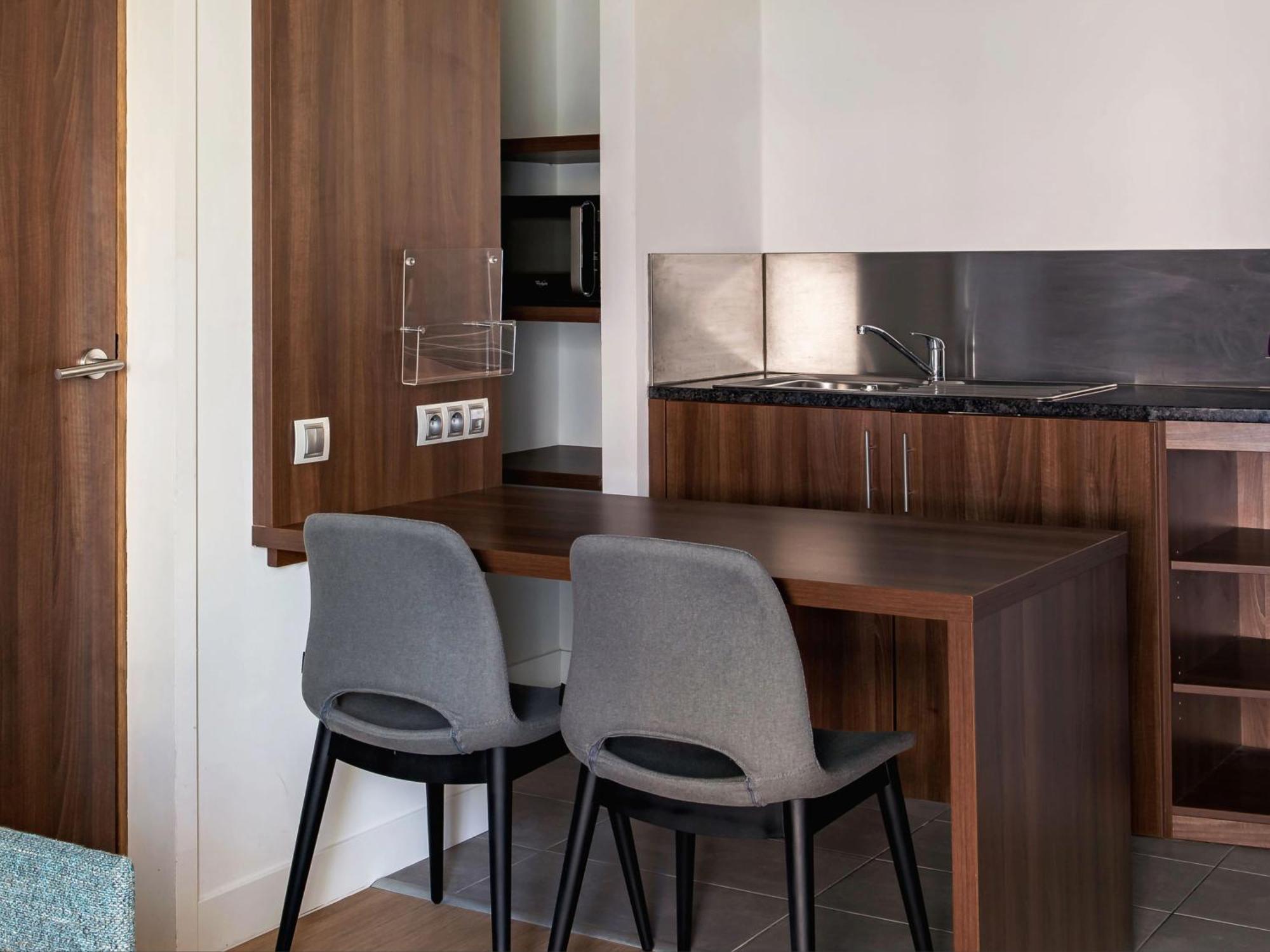 Holiday Inn - Marseille Airport By Ihg Vitrolles  Bagian luar foto