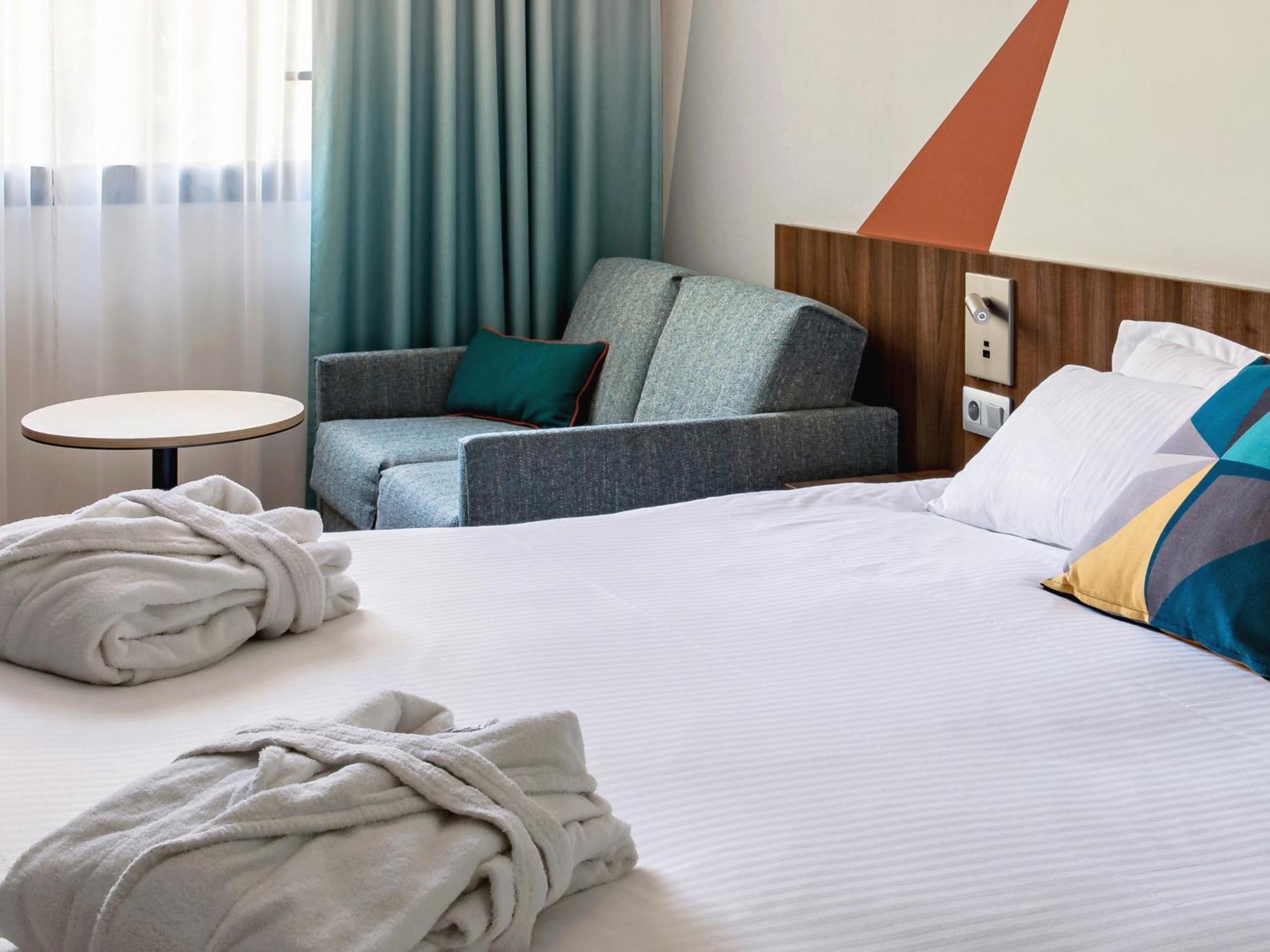 Holiday Inn - Marseille Airport By Ihg Vitrolles  Bagian luar foto