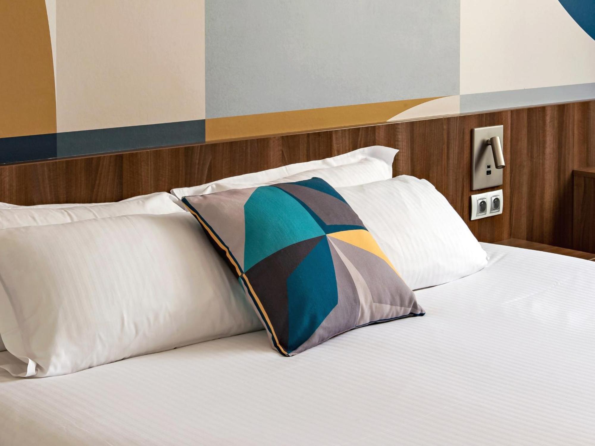 Holiday Inn - Marseille Airport By Ihg Vitrolles  Bagian luar foto