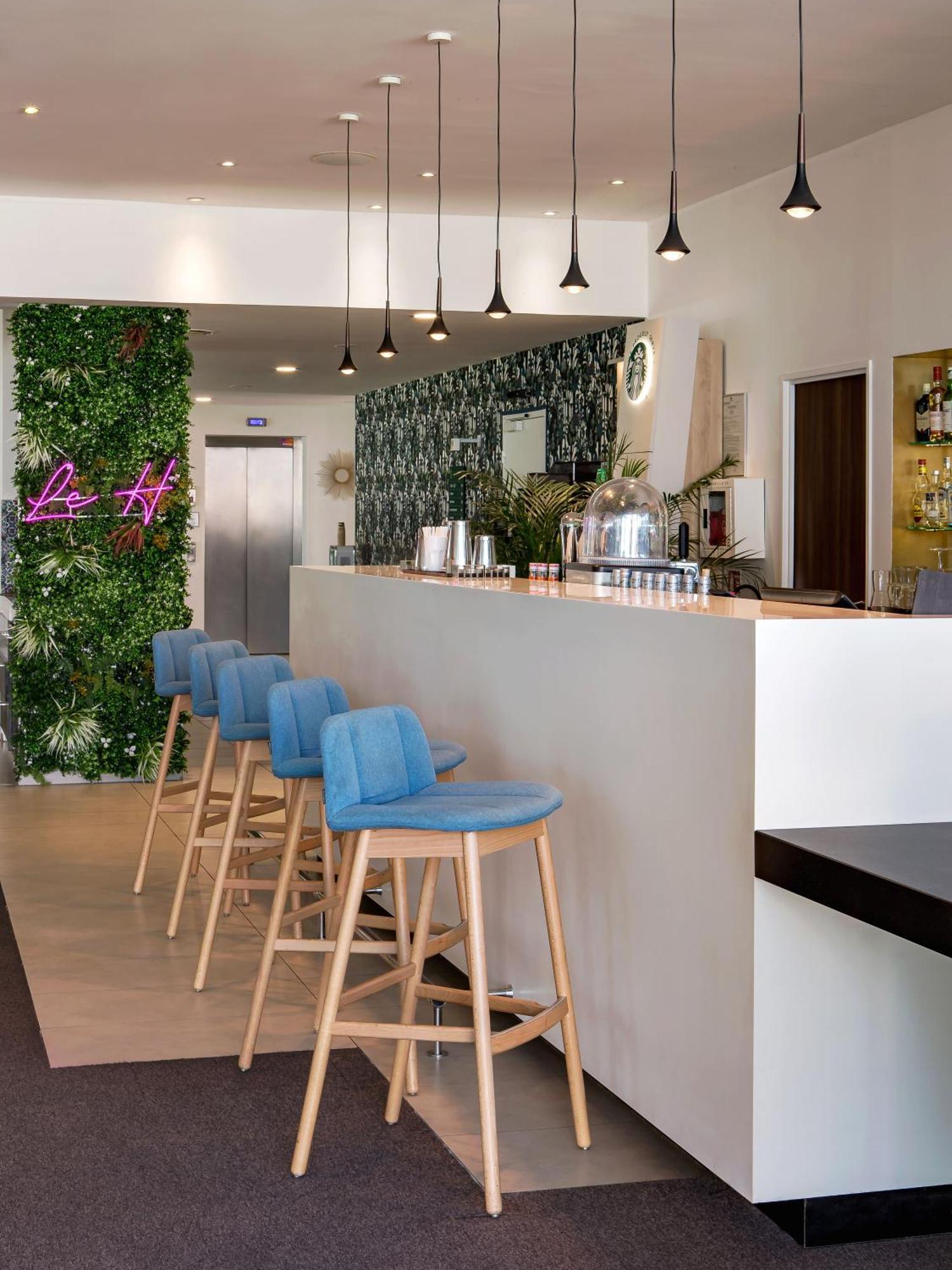 Holiday Inn - Marseille Airport By Ihg Vitrolles  Bagian luar foto