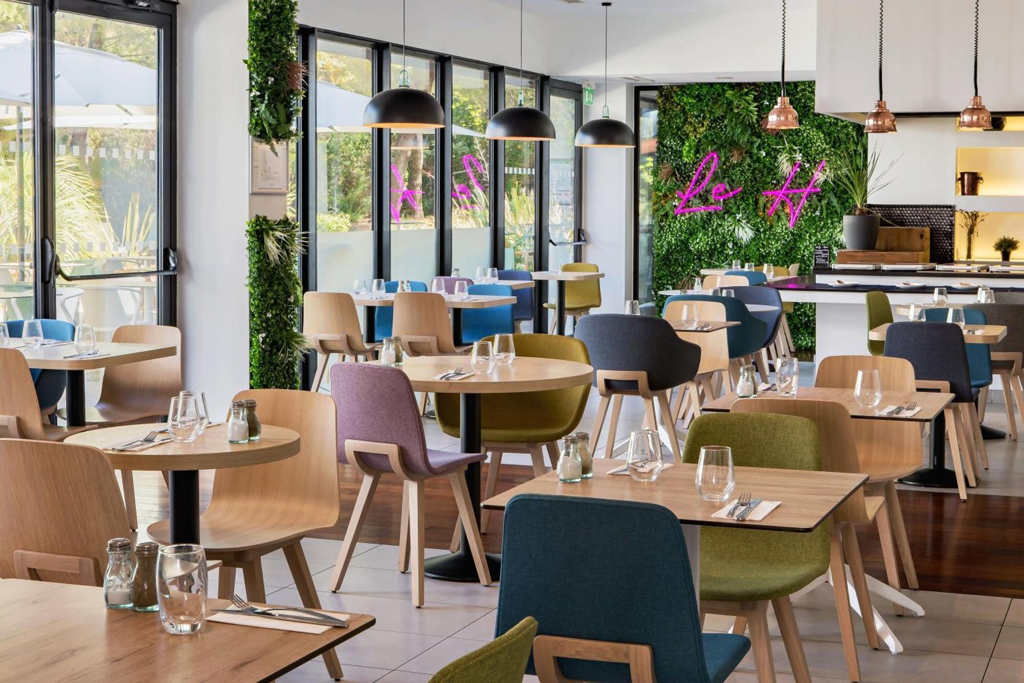 Holiday Inn - Marseille Airport By Ihg Vitrolles  Bagian luar foto