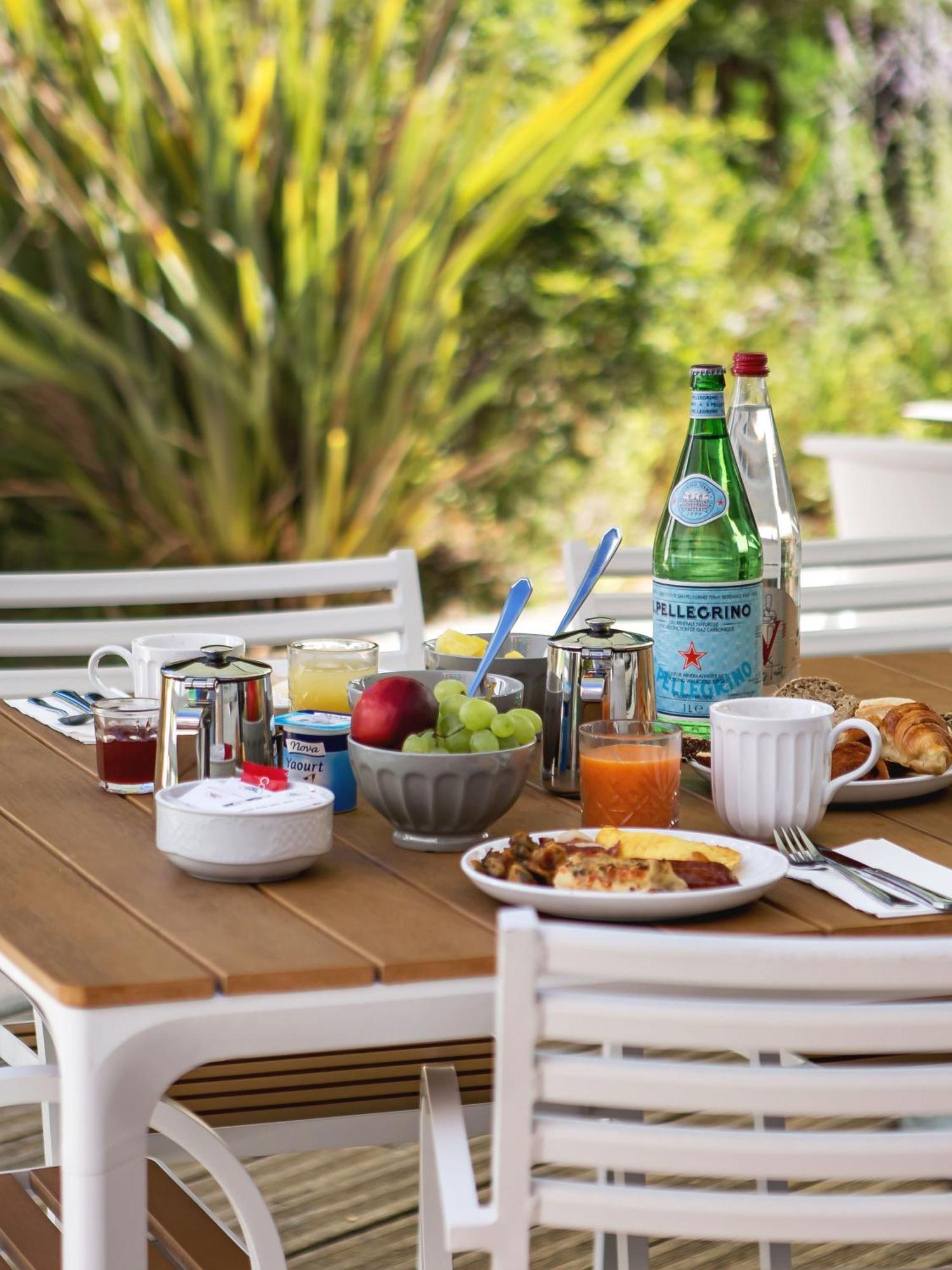 Holiday Inn - Marseille Airport By Ihg Vitrolles  Bagian luar foto